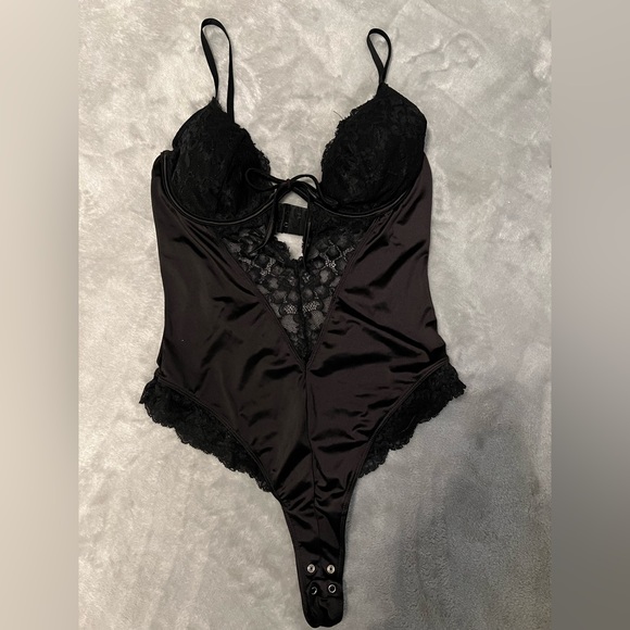 Garage Lace Bodysuit - Picture 1 of 3